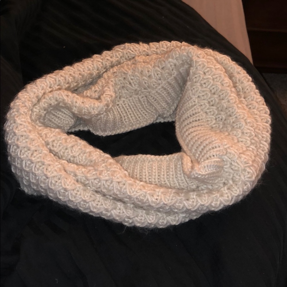 Infinity scarf - Picture 2 of 3